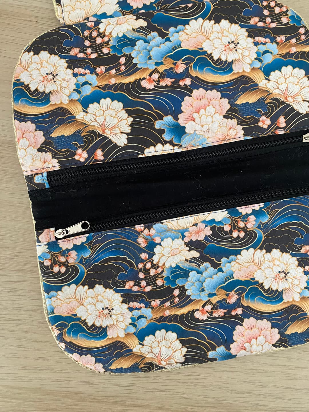 Zoom sur la pochette matelassée Manon