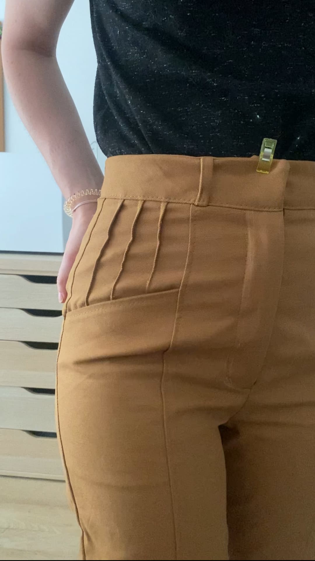 Détails de la poche du pantalon Hussard de Maison Fauve
